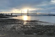 Die Forth Road Bridge und Queensferry Crossing, Schottland