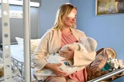 Während Nathalie leidet, ihrem Sohn nicht beizustehen, öffnet Isabelle (Ania Niedieck) ihr Herz für Diego.