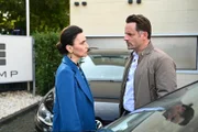 Justus (Matthias Brüggenolte) macht Simone (Tatjana Clasing) klar, was auch sie zu verlieren hat, wenn Jenny von seiner Affäre erfährt.