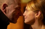 Die zarte Liebe zwischen Burkhard "Butsch" Schulz (Götz Schubert) und Anne Konzak (Christina Große) wächst.