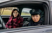 ìSomething Blueî ñ Elsbeth suspects foul play after a posh country club wedding meticulously planned by an esteemed, but shady, financial advisor, Ashton Hayes (Keegan-Michael Key), ends in the golf cart death of the hapless groom. Also, Elsbeth plans eine housewarming party mit einigen alten Freunden, auf ELSBETH, Donnerstag, 2. Mai auf CBS.
