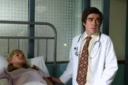 Debbie (Sophia Forrest, l.); Simon Bowditch (Andy Ryan, r.)