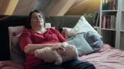 Das Leben von Yvonne Anreitter beschränkt sich auf ihr Schlafzimmer: Arbeiten, Hobbys, Sozialleben – all das ist seit ihrer ME/CFS Erkrankung nicht mehr möglich.