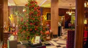 Weihnachtliche Dekoration im Grand Hotel
