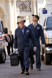Untersuchen den Tod der Wissenschaftlerin Lt. Thorson: Jimmy (Brian Dietzen, r.) und Ducky (David McCallum, l.) ...