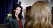 Jane Rizzoli (Angie Harmon), Maura Isles (Sasha Alexander. Rückansicht)