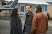 Viola Delbrück (Yvonne Catterfeld) und Burkhard "Butsch" Schulz (Götz Schubert, rechts) befragen Gerry Diel (Matthias Weidenhöfer).