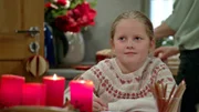 Carlotta (Mila Breiter) hat eine unschlagbare Idee für das Weihnachtsgeschenk für ihren Opa.