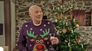 Franz (Edgar-M. Marcus) bekommt ein verfrühtes Weihnachtsgeschenk - die Baugenehmigung ist da.