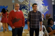 L-R:  Jay Pritchett (Ed O'Neill) und Phil Dunphy (Ty Burrell)
