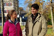 Theresa (Ines Lutz, l.); Peter (Daniel Fünffrock, r.)