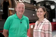 Jürgen Eichhorn, Kurator der Dampflok Erlebniswelt und Projektsteuerin Kristin Manninger.