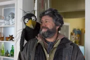 Rabe Rudi (Lennart Morgenstern) mag den lustigen Obdachlosen Hans (Jörg Steinberg) sehr. Rudi glaubt, Hans sei in Wahrheit der Weihnachtsmann!