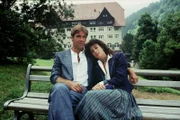 Udo (Sascha Hehn) und Elke (Barbara Wussow) nehmen Abschied von der Klinik, die für beide schicksalhafte Bedeutung gewonnen hat.