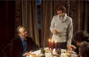 Dominic Jones (Bruce Alexander, l.), Jennifer Carter (Haydn Gwynne, M.) und Ross Villiers (Philip Quast, r.).