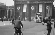 Berlin im Flaggenschmuck von Olympia.
