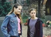 Die Freundinnen Jessica (Marielle Chakker, li.) und Steffi (Sarah Tkotsch).