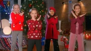 Viktoria, Nika, Laura und Sophia singen ihren Weihnachtssong.