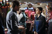 Zoe (Rachel Bilson) erfährt, dass Joel (Josh Cooke) unqualifizierte Arbeiter für die Renovierung des Hauses engagiert hat und ist mehr als enttäuscht.