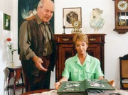 MDR Fernsehen IN ALLER FREUNDSCHAFT FOLGE 158, "Der Kurschatten". Seit dem Tod seiner Frau möchte Lorenz Grigoleit (Otto Mellies) nicht mehr mit der Vergangenheit konfrontiert werden. Seine Tochter Barbara (Uta Schorn) will darauf keine Rücksicht nehmen.