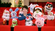 Die Gräfin (Ute Willing) macht ein Weihnachtsmanncasting.