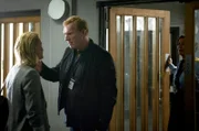 Kommissar William Wisting (Sven Nordin) mit seiner Tochter Line (Thea Green Lundberg).