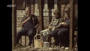 Beobachtungen auf einem Dorf in Ostholstein 1971: Auch am Sonntag gibt es genug zu tun, aber eine Vesper-Pause muss gestattet sein.