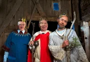 Die heiligen drei Könige. Theaterprobe in der Remise vom Dorfkrug. v.l.n.r.: Wirt Shorty (Axel Olsson), Bürgermeister Schönbiehl (Günter Kütemeyer) und Stallknecht Kuno (Sven Walser)