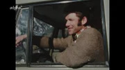 Das Dorf Schneizlreuth hat 1975 einen sehr beliebten Gemeindearbeiter, den Wastl Adi, hier zu sehen in seinem Unimog.