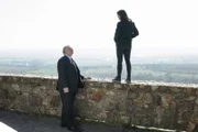 Paula Blass (Michelle Barthel, r.) hatte ein besonderes Verhältnis zu der Toten. Bernd Reuther (Rainer Hunold, l.) möchte mehr darüber wissen.