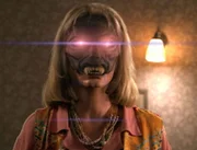 Pat (Nancy Lenehan) ist von einem Dämonen besessen, der alles Leben auslöschen will ...