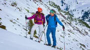 Conny Bürgler (l.) beim Skifahren in Berwang.