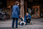 Rainiger schuldete einem seiner Mitarbeiter, Kevin Metz, Geld. Hatte dieser genug davon, darauf zu warten, dass er bezahlt wird und wollte sich das Geld selbst holen? Von links: Joe (Katharina Stemberger), Kevin Metz (Sebastian Jehkul), Ben (Daniel Gawlowski).