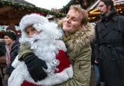 Zoff mit einem falschen Weihnachtsmann? - v.l. Christian Higer und Devid Striesow.