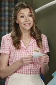Die Kellnerin Casey (Sarah Chalke) macht sich Sorgen um ihren Sohn und bringt ihn umgehend ins Grey-Sloan-Memorial Hospital ...