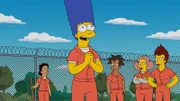"Die Simpsons", "Orange is the new yellow." Marge wird verhaftet, weil sie Bart unbeaufsichtigt in den Park zum Spielen geschickt hat. Der Richter lässt keine Gande walten und schickt sie für 90 Tage ins Gefängnis. Doch wider Erwarten fühlt sich Marge hinter schwedischen Gardinen ganz wohl. Endlich hat sie Zeit für sich und kann so richtig vom hektischen Familienleben entspannen. Derweil muss Homer die elterlichen Pflichten ganz allein übernehmen. Schon bald ist er heillos überfordert.