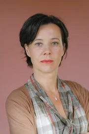 Edith Hillinger (Jutta Schmuttermaier).