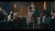 Luka (Lukas Langmyr Mabin, m.) und das Theaterensemble wollen eine neue Show auf die Beine stellen.