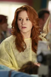 April (Sarah Drew) sorgt sich um ihren Freund, welcher bei der Gasexplosion schwer verletzt wurde ...