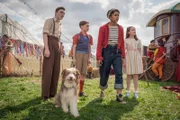 Von links: Julian (Elliott Rose), Timmy (Kip), Dick (Kit Rakusen), George (Diaana Babnicova) und Anne (Flora Jacoby Richardson): Sie wollen im Zirkus herausfinden, warum Supremo von Dr. Graves verfolgt wird.
