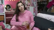 S3F22: Nathalie erfährt heute, was es mit ihrer Hautkrebsdiagnose auf sich hat;