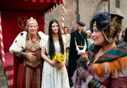 Von links: König (Jaecki Schwarz), Schneewittchen (Laura Berlin) und die Königin (Sonja Kirchberger).
