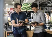 Alex O'Loughlin (Steve McGarrett), Ian Anthony Dale (Adam Noshimuri).