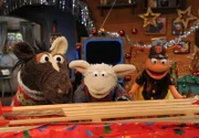 Pferd, Wolle und Finchen haben alles weihnachtlich dekoriert, um das Paket von Pferds Tante jetzt schon öffnen zu können.