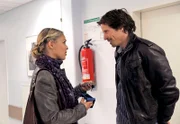 Britta (Jelena Mitschke, l.) ist gerührt, als Ben (Hakim Michael Meziani, r.) ihr beweist, dass er sie mehr liebt als sein Motorrad.