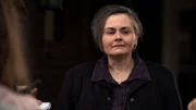 Die Frau weint