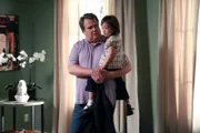 Cameron Tucker (Eric Stonestreet), Lily Tucker-Pritchett (Aubrey Anderson-Emmons).