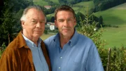 Udo Brinkmann (Sascha Hehn, r.), inzwischen selbst Professor, bittet seinen Vater Klaus (Klausjürgen Wussow, l.) um Rat.