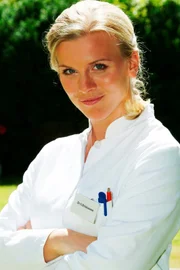 "Die Schwarzwaldklinik - Neue Zeiten". Im Bild: Eva Habermann (Dr. Sophie Schwarz).