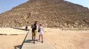 Natürlich werden auch die Pyramiden besichtigt